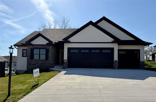 1311 E Gable Way, Tiffin, IA, 52340-8602 | Card Image