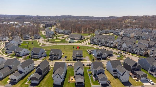 910 Twilight St, House other with 4 bedrooms, 3 bathrooms and 2 parking in Cranberry Twp PA | Image 37