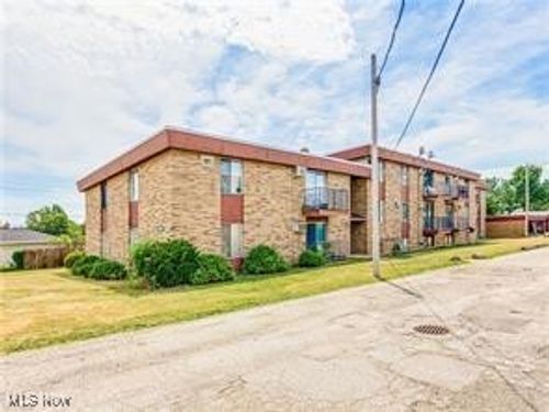 16111 Maple Park Drive, Maple Heights, OH, 44137 | Card Image