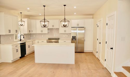 33 Seabiscuit Dr, Plymouth, MA, 02360-8608 | Card Image