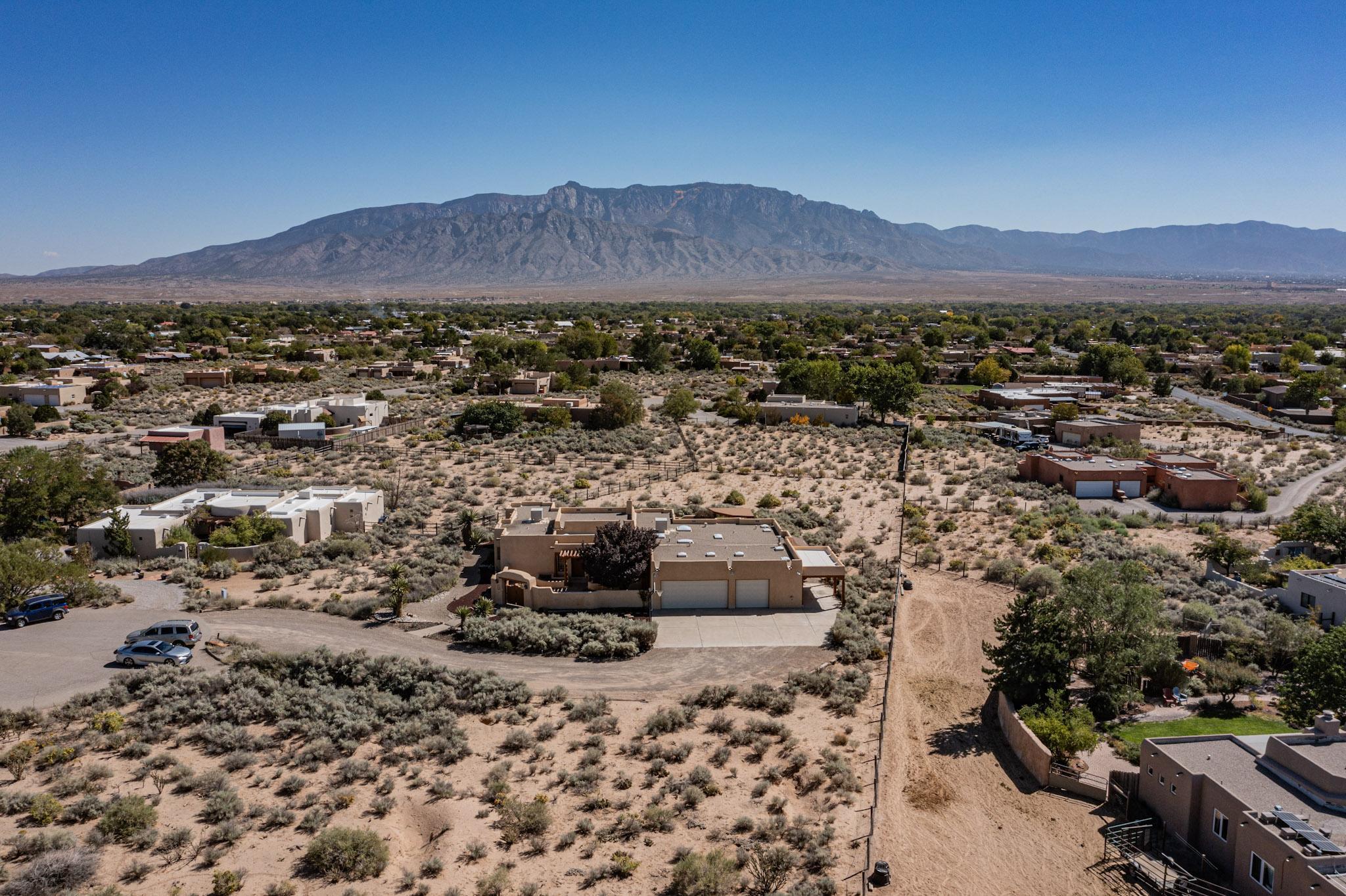 Sol DE Oro Ct, Corrales, NM 87048