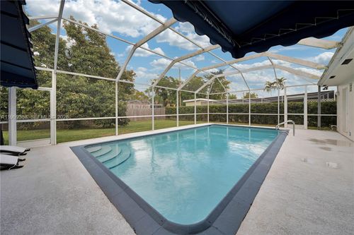 18900 Belview Dr, Cutler Bay, FL, 33157-6977 | Card Image