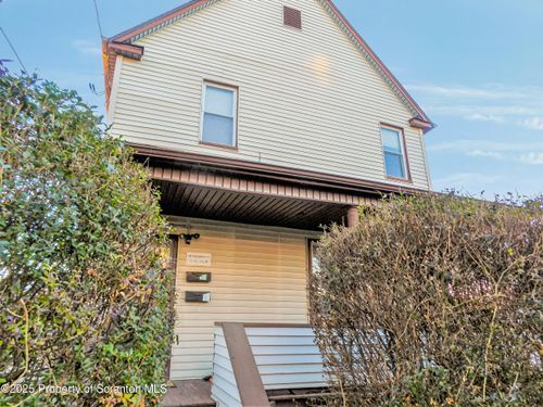2nd-216 Elizabeth St, Dunmore, PA, 18512-2324 | Card Image