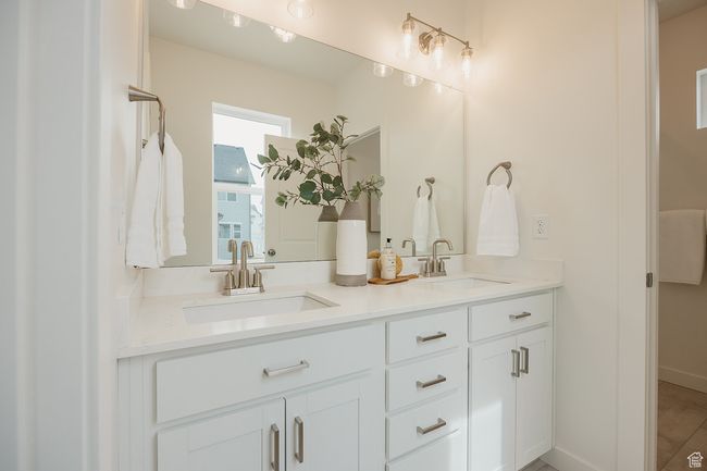 Primary Bathroom | Image 11