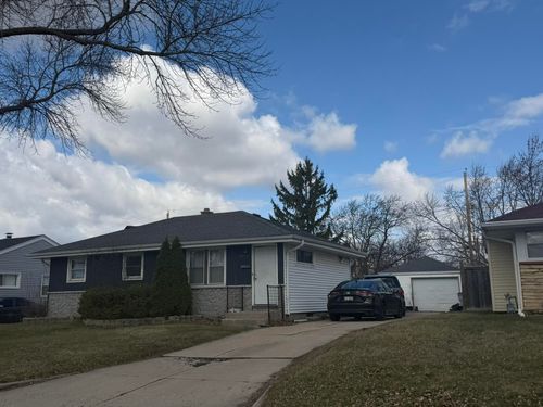 8152 W Clovernook St, Milwaukee, WI, 53223-5541 | Card Image