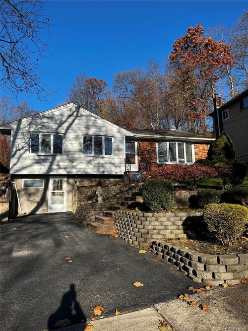 9 Saddler Ct, Huntington Station, NY, 11746-4200 | Card Image