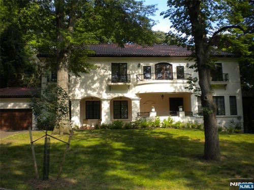 285 Arch Rd, Englewood, NJ, 07631-4402 | Card Image