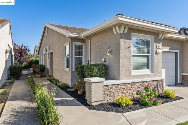664 Prince Albert Way, Home with 2 bedrooms, 2 bathrooms and 1 parking in Brentwood CA | Image 8