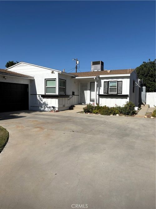 6862 Delco, Winnetka, CA, 91306 | Card Image