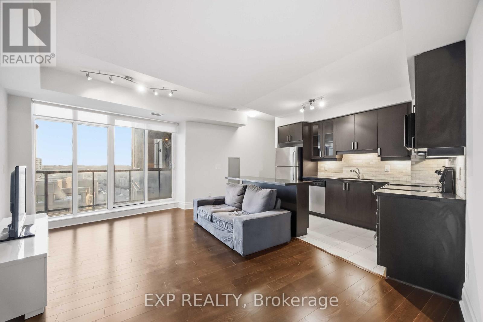 Residential in Markham (Unionville) 4