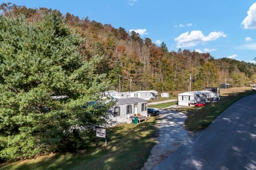 125 Little Perry Rd, Morehead, KY, 40351-7892 | Card Image