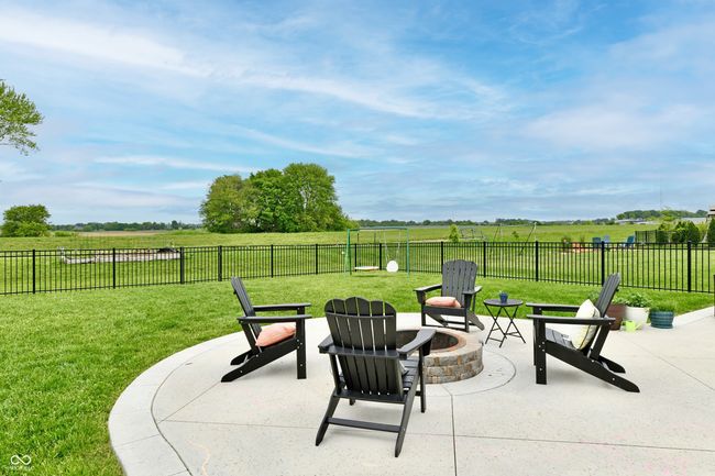 Beautiful back yard | Image 66