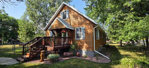 1002 9th Ave, International Falls, MN, 56649-2882 | Card Image