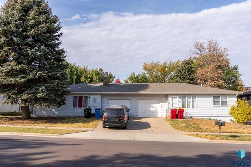 4805 S Baha Ave, Sioux Falls, SD, 57106-2202 | Card Image