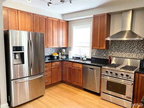 2s-404 S Hanley Road 2s, Saint Louis, MO, 63105 | Card Image