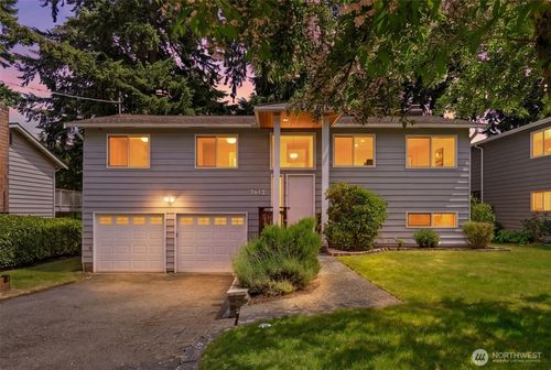 7612 135th Pl Ne, Redmond, WA, 98052-4011 | Card Image