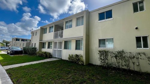 apt-202-695 Sw 11th St, Miami, FL, 33129-1049 | Card Image