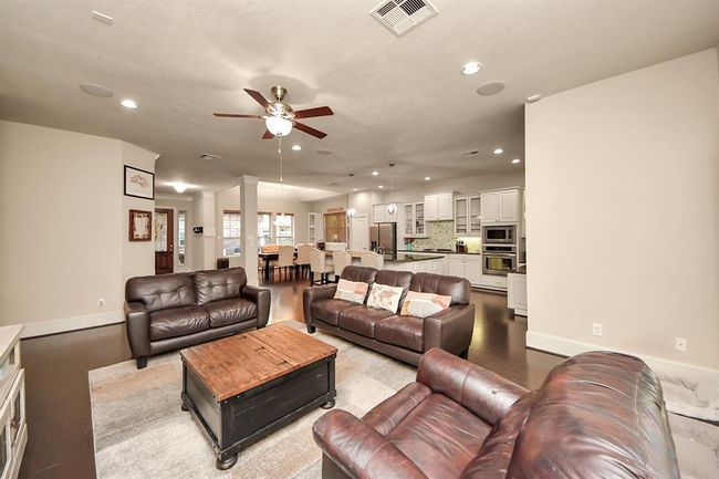 FAMILY ROOM | Image 19