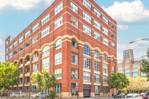 302-2001 S Calumet Ave, Chicago, IL, 60616-2914 | Card Image