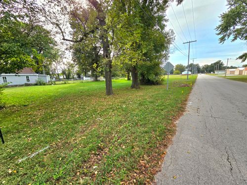 307 W 17th St, Lamar, MO, 64759-1818 | Card Image