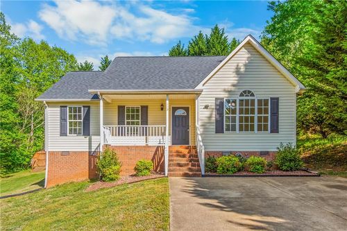 113 Conifer Ct, King, NC, 27021-8402 | Card Image