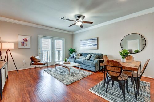 apt-448-2400 Mccue Rd, Houston, TX, 77056-5118 | Card Image