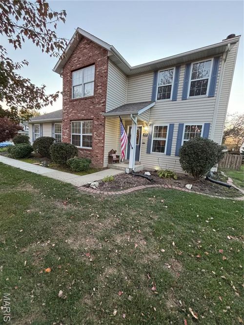 410 Ring Of Kerry Dr, Belleville, IL, 62221-8005 | Card Image