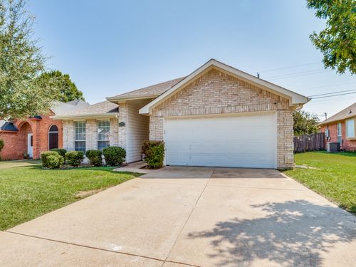 748 Rockett Ln, Cedar Hill, TX, 75104-9206 | Card Image