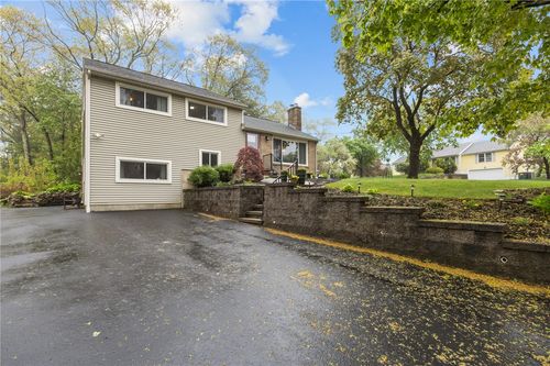 99 Peachtree Rd, North Kingstown, RI, 02852-1934 | Card Image