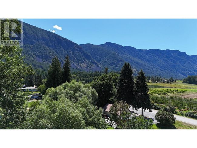4152 51 St, House other with 2 bedrooms, 2 bathrooms and 10 parking in Canyon BC | Image 6