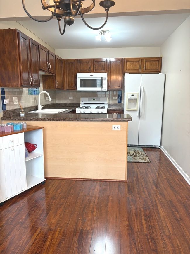 UNIT-2 - 1127 N Red Oak Cir, Condo with 2 bedrooms, 2 bathrooms and 2 parking in Round Lake Beach IL | Image 7