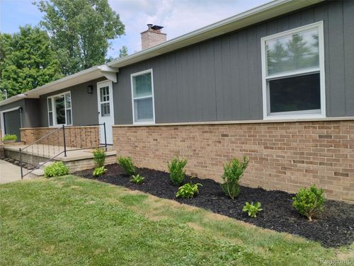 3166 N Oak Rd, Davison, MI, 48423-8114 | Card Image