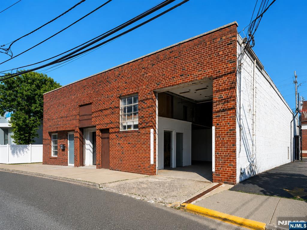 11 Victoria Ter, Ridgefield, NJ 07657-2127