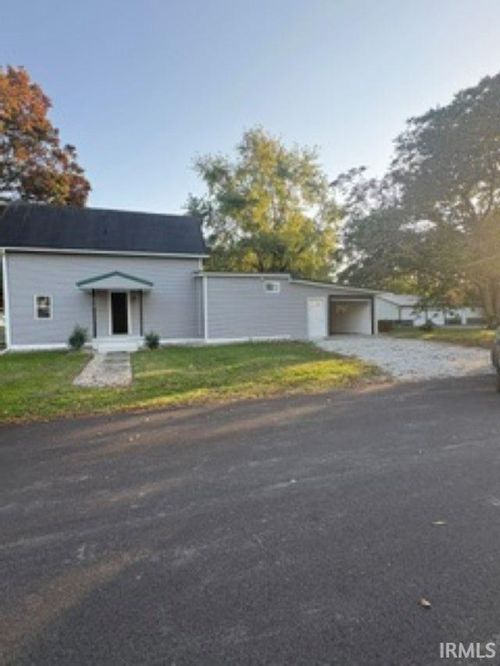 613 E Central St, Akron, IN, 46910-9104 | Card Image