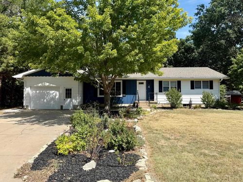 4 Regal Crescent St, North Newton, KS, 67117-8039 | Card Image