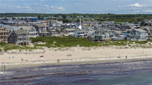 18 Beach Row, Narragansett, RI, 02879-5826 | Card Image