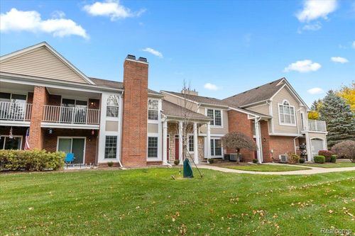 4648 Berkshire Dr, Sterling Heights, MI, 48314-1206 | Card Image