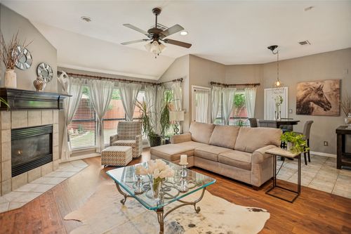 902 Granview Dr, Lewisville, TX, 75067-7494 | Card Image