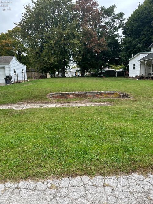 129 Fall St, Fostoria, OH, 44830-3209 | Card Image