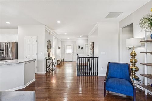 1022 Sw Cheshire Dr, Lee's Summit, MO, 64083-6122 | Card Image