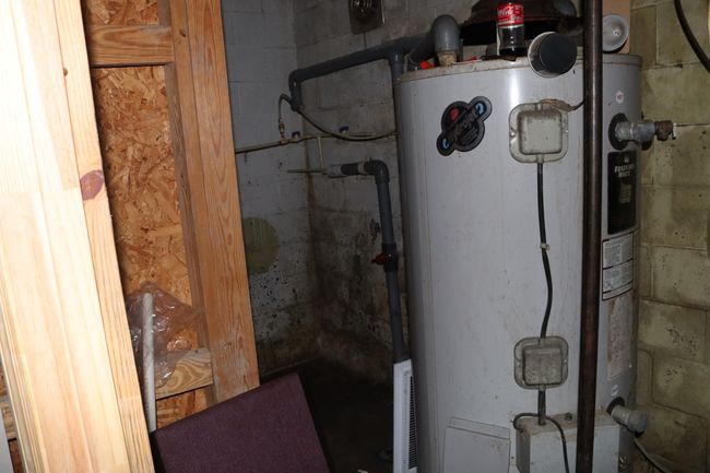 room for hw heater and ice machine | Image 10