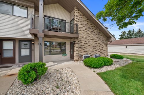 W176N9763 Rivercrest Dr, Germantown, WI, 53022-4648 | Card Image