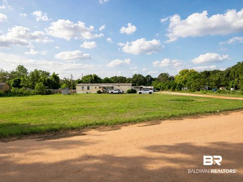 11117 Weeks Rd, Foley, AL, 36535-4229 | Card Image