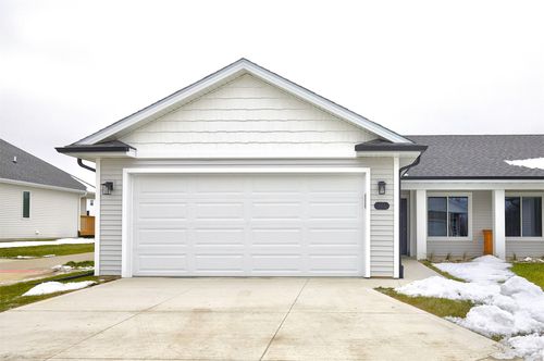 715 Linden St, Carlisle, IA, 50047-8791 | Card Image