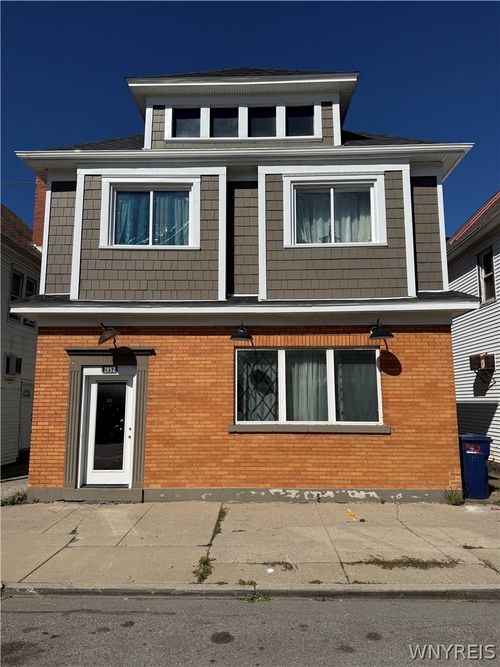 1952 Clinton St, Buffalo, NY, 14206-3276 | Card Image