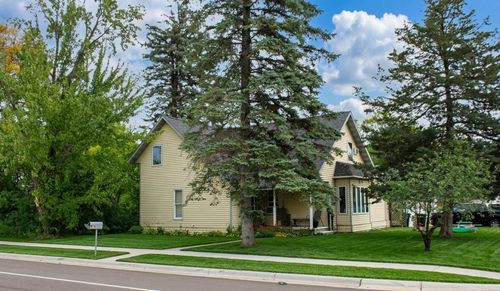 902 4th St Ne, Little Falls, MN, 56345-2303 | Card Image