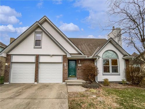 4705 Nw Creek Side Ln, Blue Springs, MO, 64015-6997 | Card Image