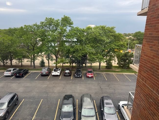 APT-4C - 2211 S Highland Ave, Condo with 2 bedrooms, 2 bathrooms and 2 parking in Lombard IL | Image 38