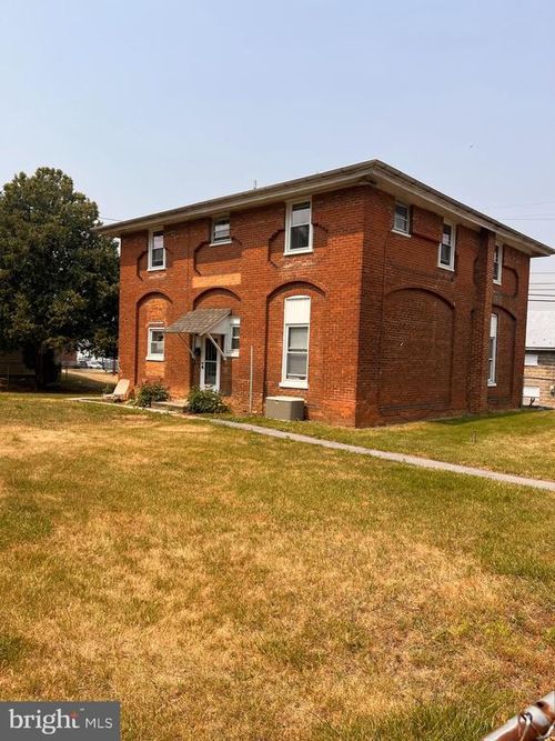 b-300 S Cedar Ln, GREENCASTLE, PA, 17225-1319 | Card Image