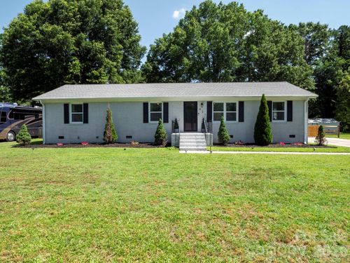 421 Catawba Cir N, Matthews, NC, 28104-5122 | Card Image